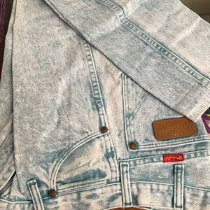 Wrangler acid wash teal color 13x34 waists measures about 30”